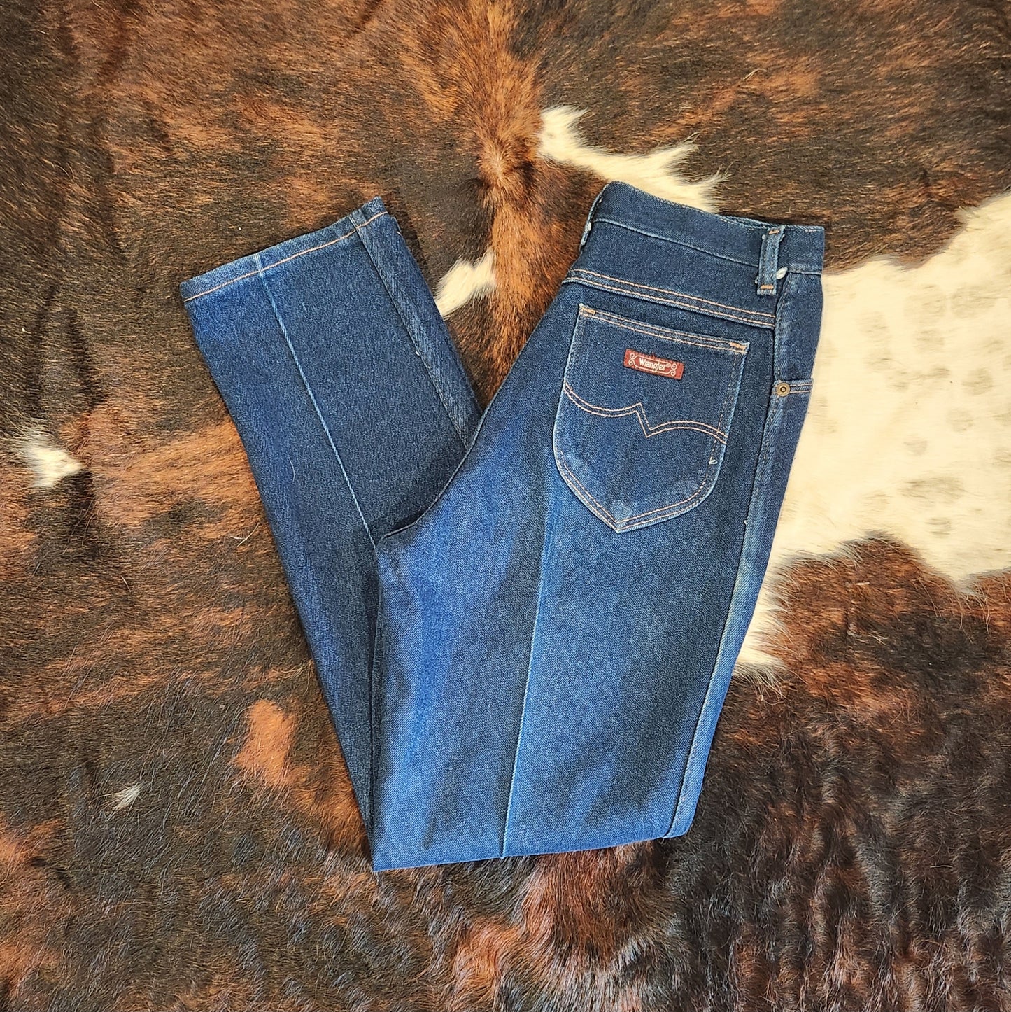 Dark Wash Wrangler Jeans (26×29)